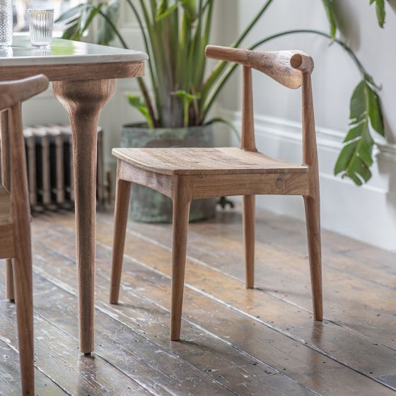Acacia Wood Chair – Elegant Seating in Two Distinct Finishes